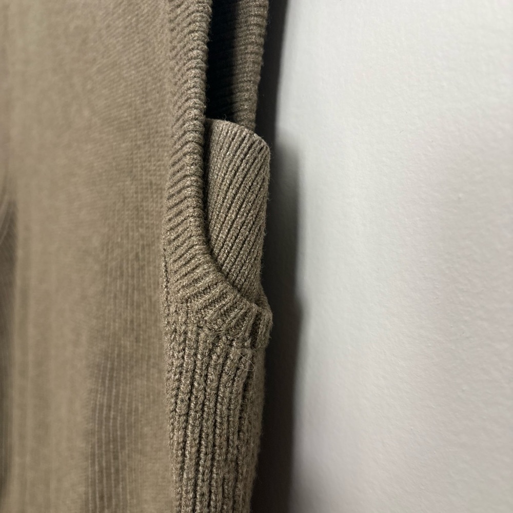 A New Day Olive Green Ribbed Sweater Vest Medium Sleeveless Knit Minimalist Top - Picture 4 of 5